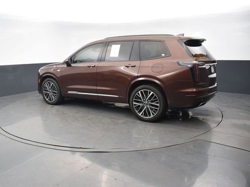 Used 2022 Cadillac XT6 Sport w/ Technology Package AWD/4WD image 3