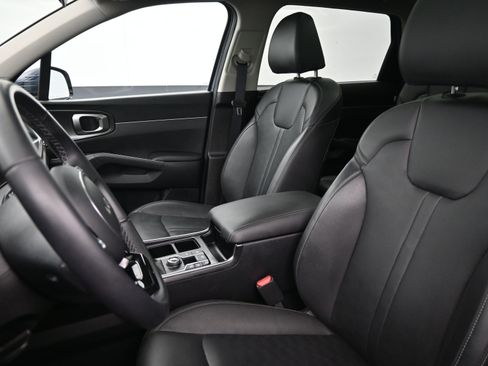 Used 2024 Kia Sorento EX w/ Panoramic Sunroof Package image 11