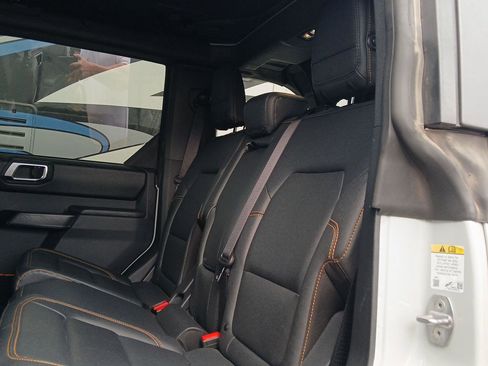 Used 2024 Ford Bronco Badlands image 10