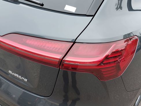 Certified 2023 Audi e-tron Premium Plus w/ Premium Plus Package AWD/4WD image 39