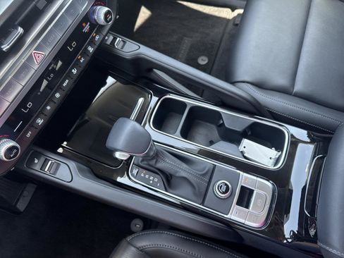 Used 2025 Kia Telluride S FWD image 27