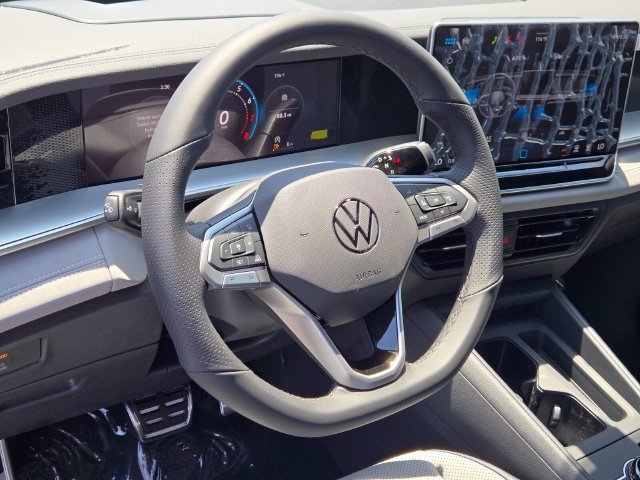 New 2026 Volkswagen Tiguan SE R-Line FWD image 11