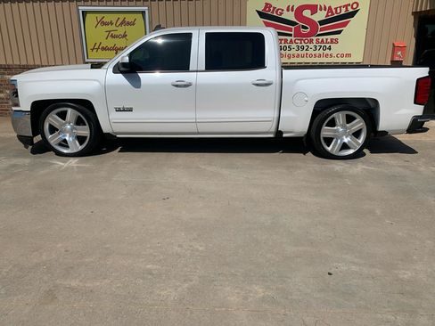Used 2018 Chevrolet Silverado 1500 LT w/ Texas Edition RWD image 5