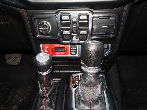 Used 2021 Jeep Wrangler Unlimited Rubicon AWD/4WD image 25