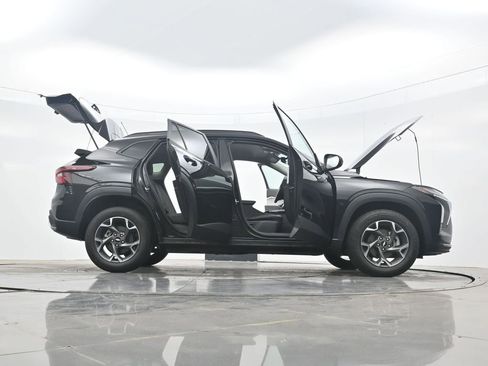 Used 2024 Chevrolet Trax LT FWD image 43