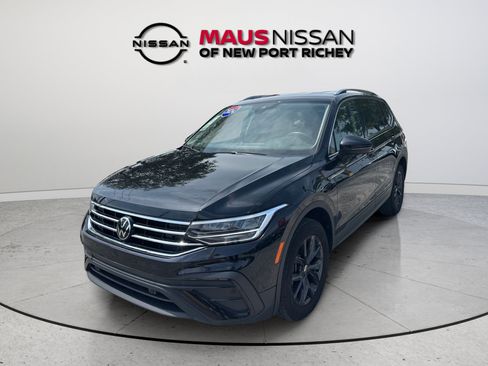 Used 2024 Volkswagen Tiguan SE AWD/4WD image 3