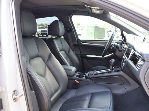 Used 2024 Porsche Macan AWD/4WD image 25