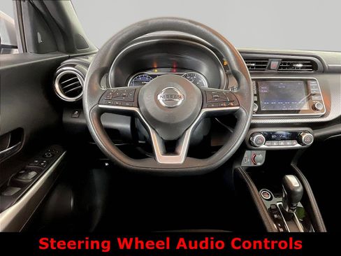 Used 2019 Nissan Kicks SV FWD image 8