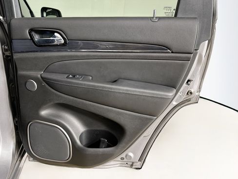 Used 2019 Jeep Grand Cherokee Overland image 32