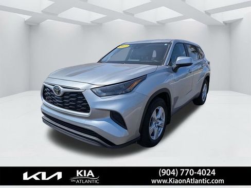 Used 2023 Toyota Highlander L FWD image 7