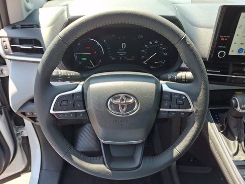 Used 2025 Toyota Sienna XLE w/ XLE Plus Package AWD/4WD image 23