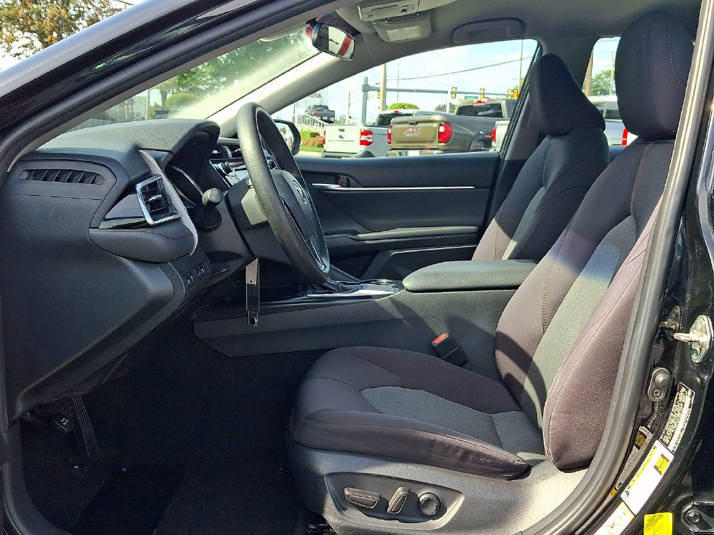 Certified 2018 Toyota Camry LE FWD image 13