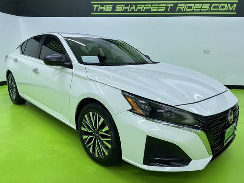Used 2025 Nissan Altima 2.5 SV FWD image 2