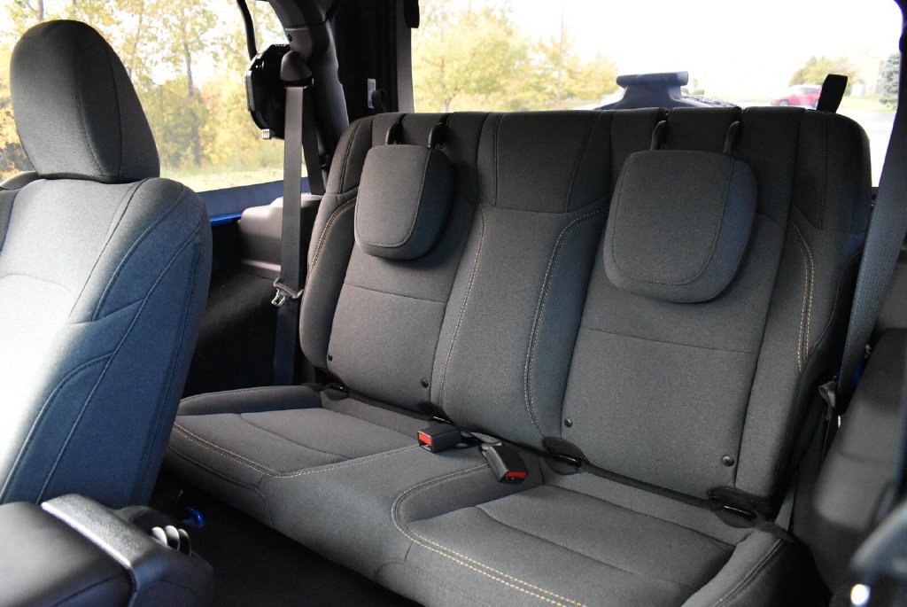 Used 2025 Jeep Wrangler Sport AWD/4WD image 30