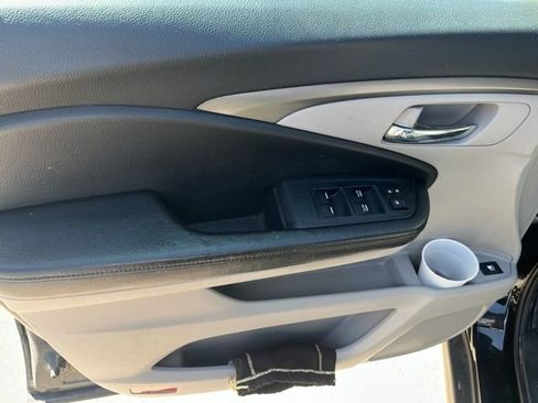 Used 2017 Honda Pilot LX image 9
