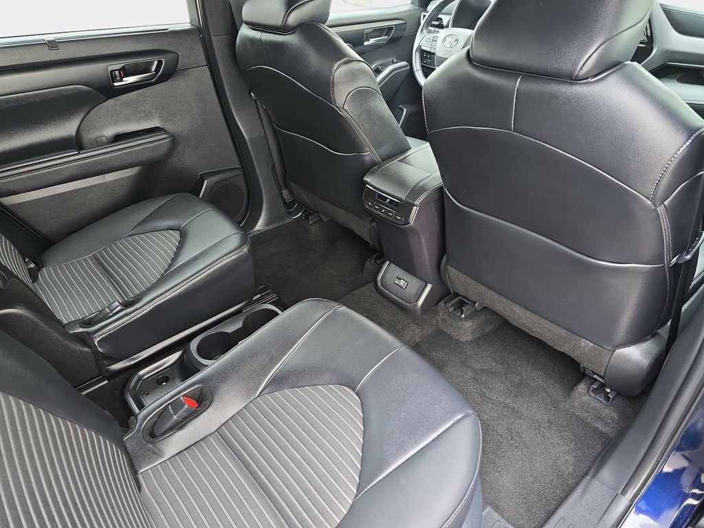 Used 2025 Toyota Highlander XSE AWD/4WD image 13