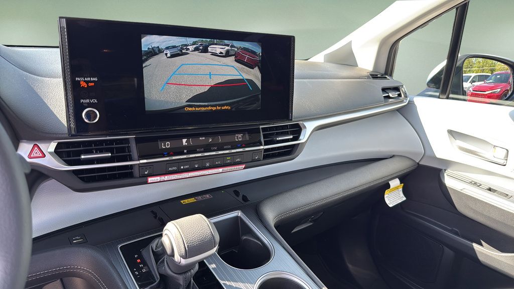 Used 2026 Toyota Sienna XLE FWD image 37