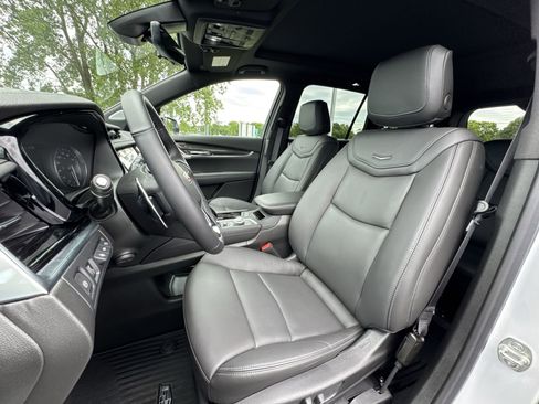 Certified 2025 Cadillac XT6 Sport w/ Technology Package AWD/4WD image 11