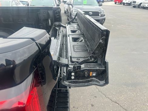 Used 2022 GMC Sierra 2500 Denali w/ Denali Black Diamond Edition image 19