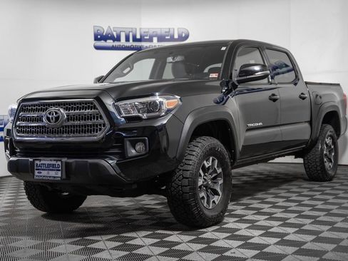 Used 2016 Toyota Tacoma TRD Off-Road w/ Towing Package image 3