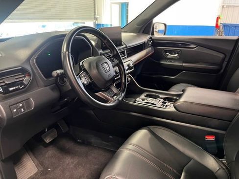 Used 2025 Honda Pilot TrailSport image 22