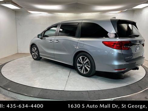 Used 2021 Honda Odyssey Touring image 3