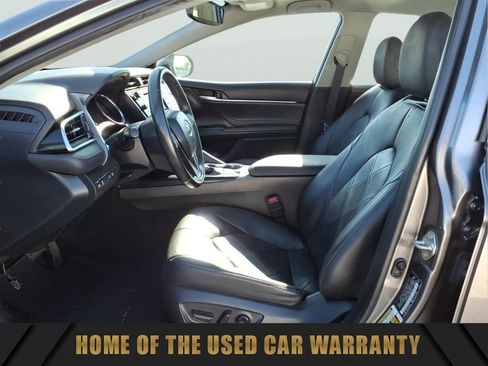 Used 2018 Toyota Camry XLE image 15