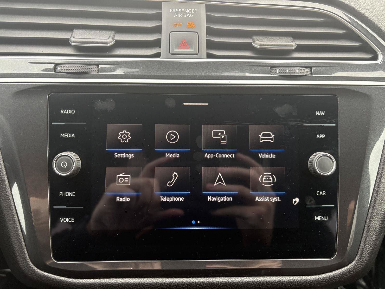Used 2023 Volkswagen Tiguan SEL R-Line AWD/4WD image 18