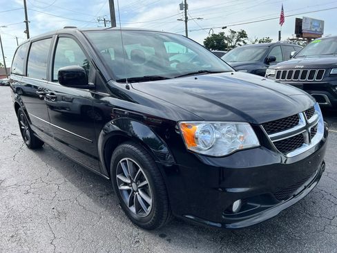 Used 2017 Dodge Grand Caravan SXT FWD image 4