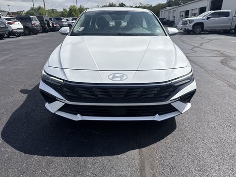 Used 2025 Hyundai Elantra SEL FWD image 9