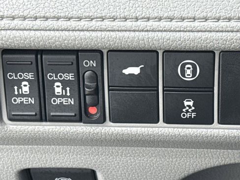 Certified 2024 Honda Odyssey EX-L image 17
