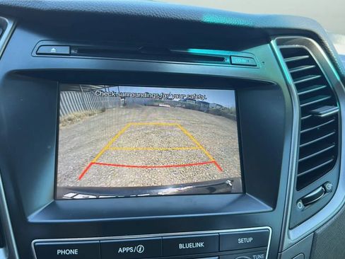 Used 2018 Hyundai Santa Fe SE FWD image 17