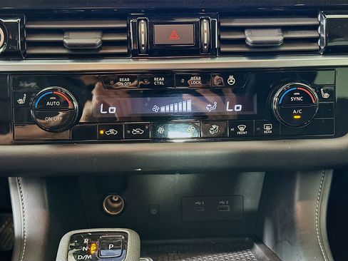 Used 2023 Nissan Pathfinder SL w/ SL Premium Package FWD image 24