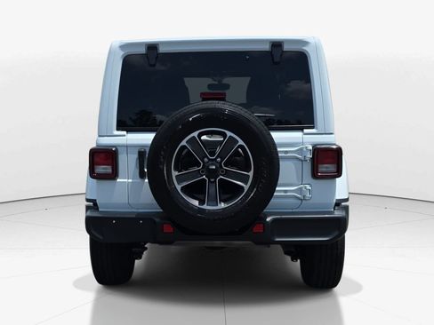 Used 2023 Jeep Wrangler Unlimited Sahara AWD/4WD image 7