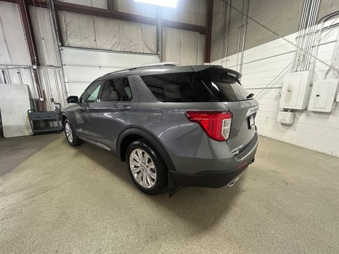 Used 2023 Ford Explorer Limited AWD/4WD image 6