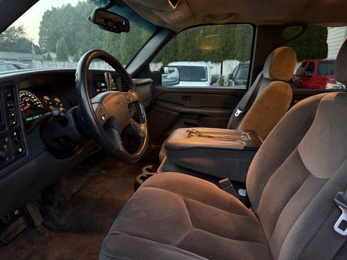 Used 2005 GMC Sierra 2500 SLE w/ Heavy-Duty Power Package AWD/4WD image 7