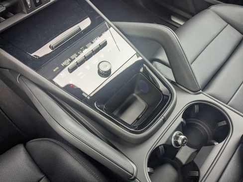 New 2026 Porsche Cayenne image 21