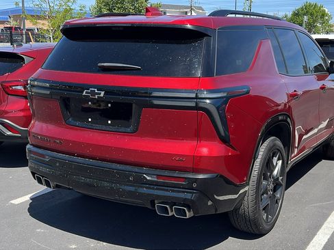 Used 2024 Chevrolet Traverse RS w/ LPO, Floor Liner Package AWD/4WD image 2
