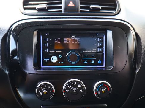 Used 2017 Kia Soul FWD image 44
