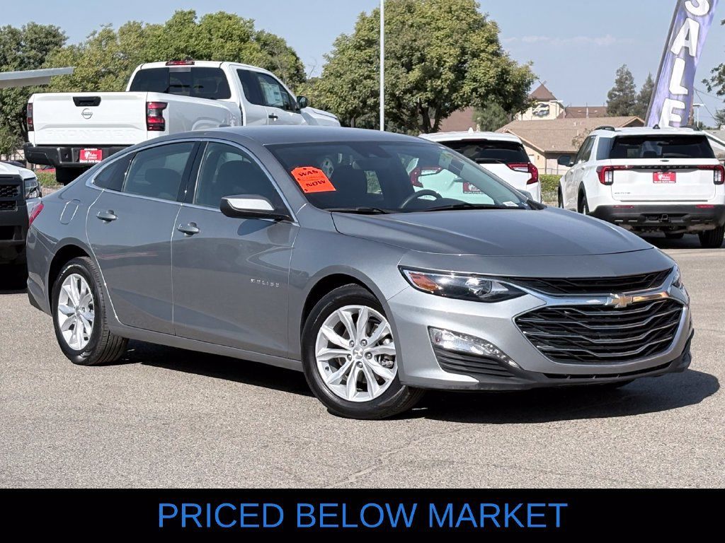 Used 2025 Chevrolet Malibu LT FWD image 2