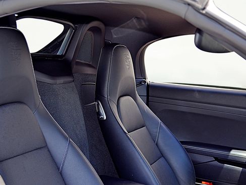 Used 2024 Porsche 718 Boxster image 41