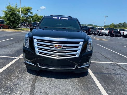 Used 2019 Cadillac Escalade Platinum AWD/4WD image 2