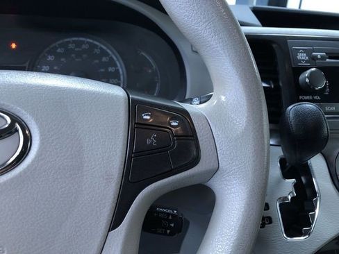 Used 2012 Toyota Sienna LE w/ Towing Pkg image 19