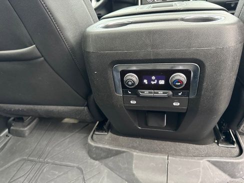 Certified 2024 Chevrolet Suburban Z71 w/ Luxury Package image 36