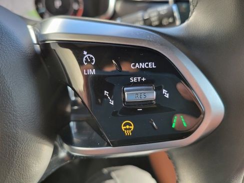 Used 2025 Jaguar F-PACE R-Dynamic S image 30