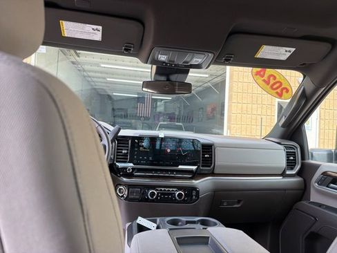 Used 2024 GMC Sierra 2500 SLE w/ SLE Convenience Package image 17