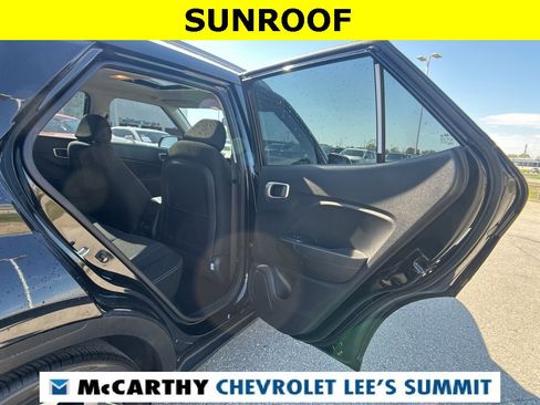 Used 2024 Hyundai Venue SEL image 25