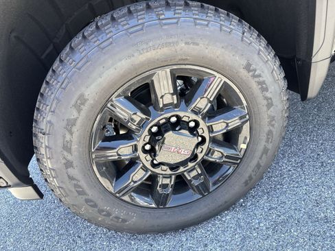 New 2026 GMC Sierra 3500 AT4 w/ AT4 Premium Plus Package AWD/4WD image 10
