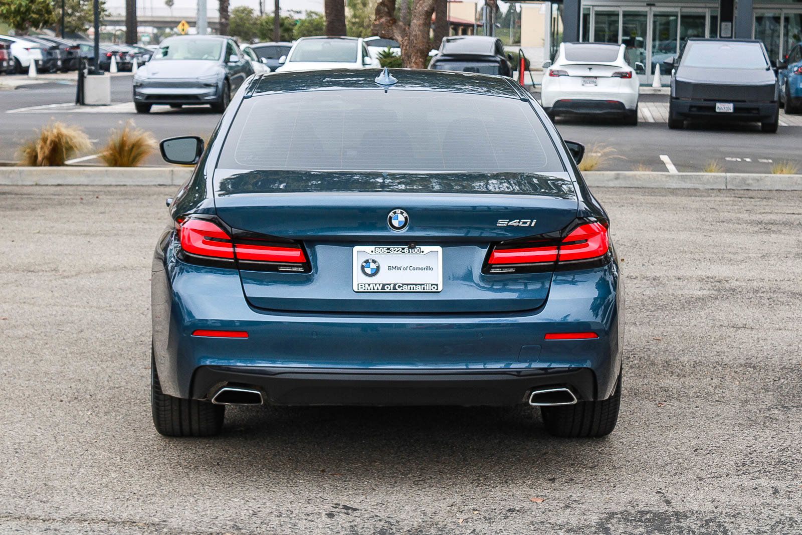Used 2023 BMW 540i w/ Premium Package RWD image 5