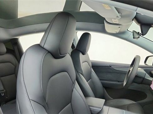 Used 2026 Tesla Model Y Long Range image 21